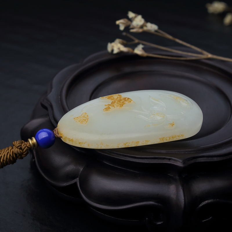 天然籽料俏色和田玉吊坠-红掌柜