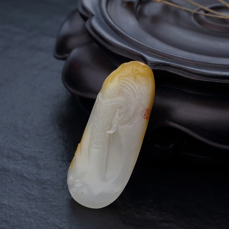 天然籽料俏色和田玉光明吊坠-红掌柜