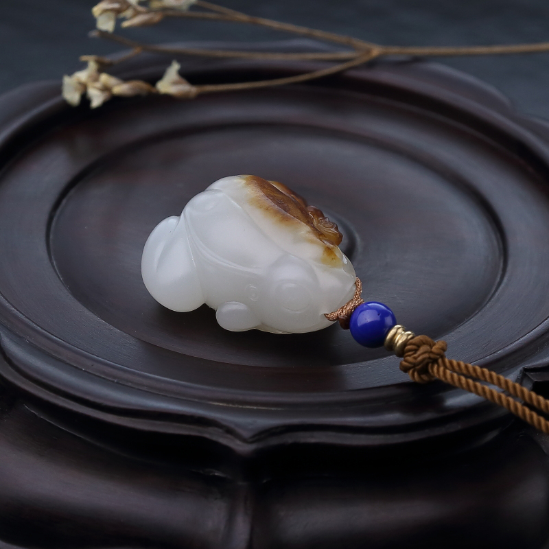 籽料俏色和田玉金蟾手把件-红掌柜