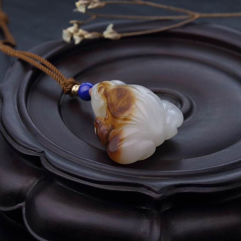 天然籽料俏色和田玉手把件-红掌柜