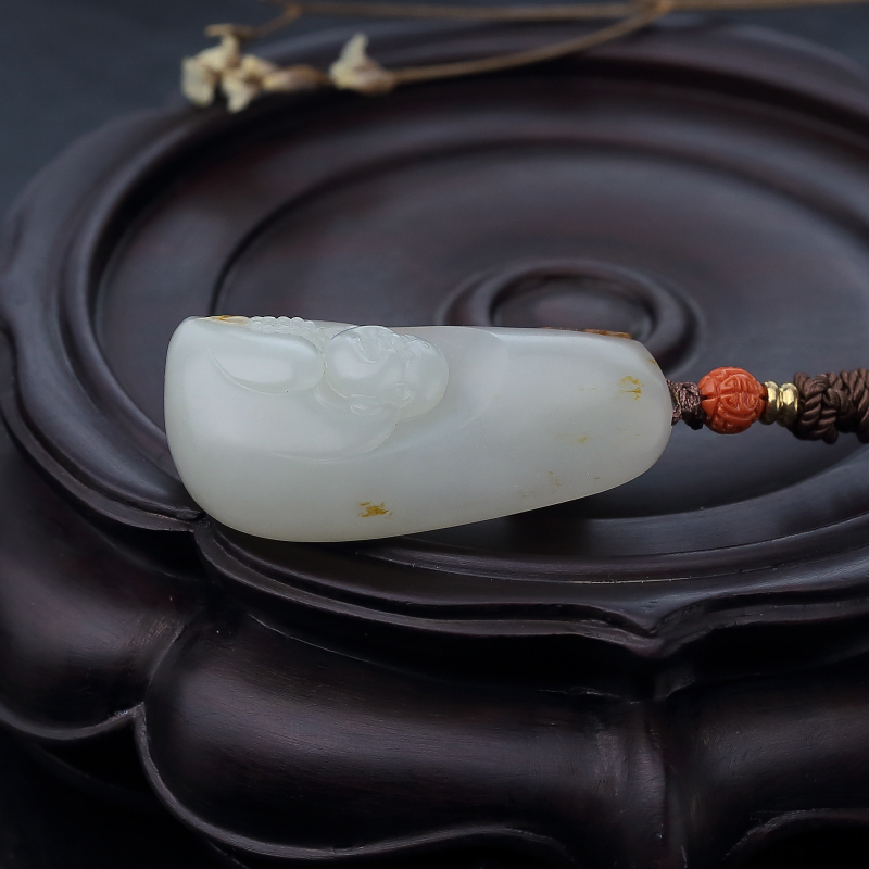 俏色和田玉福在眼前吊坠-红掌柜