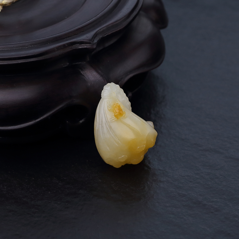 天然俏色和田玉多子多福吊坠-红掌柜