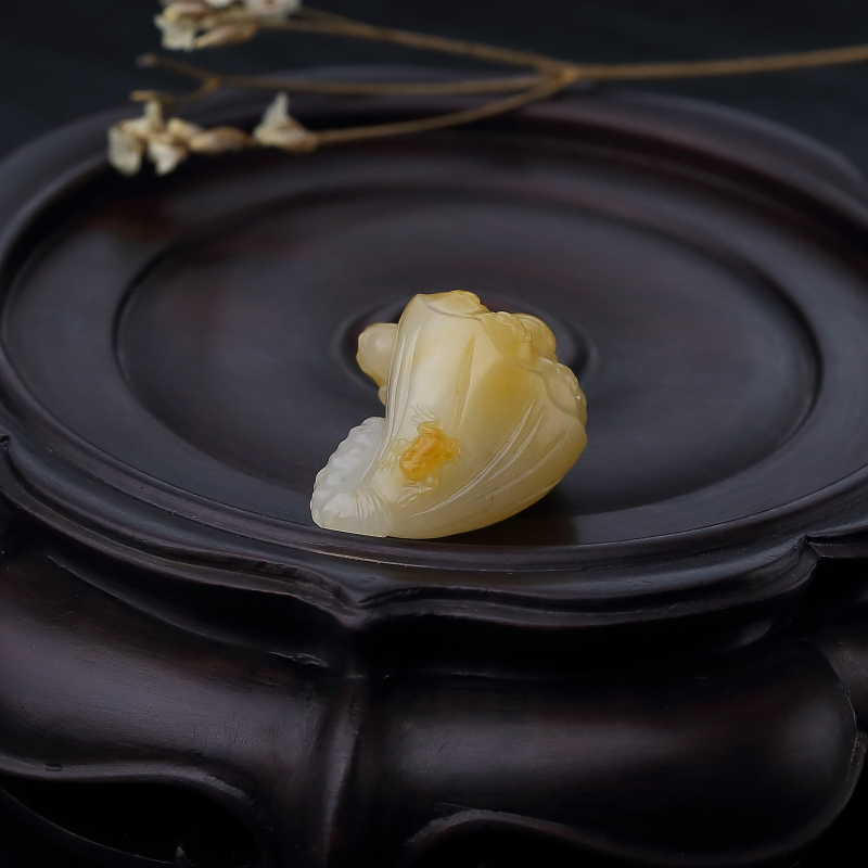 俏色和田玉多子多福吊坠-红掌柜