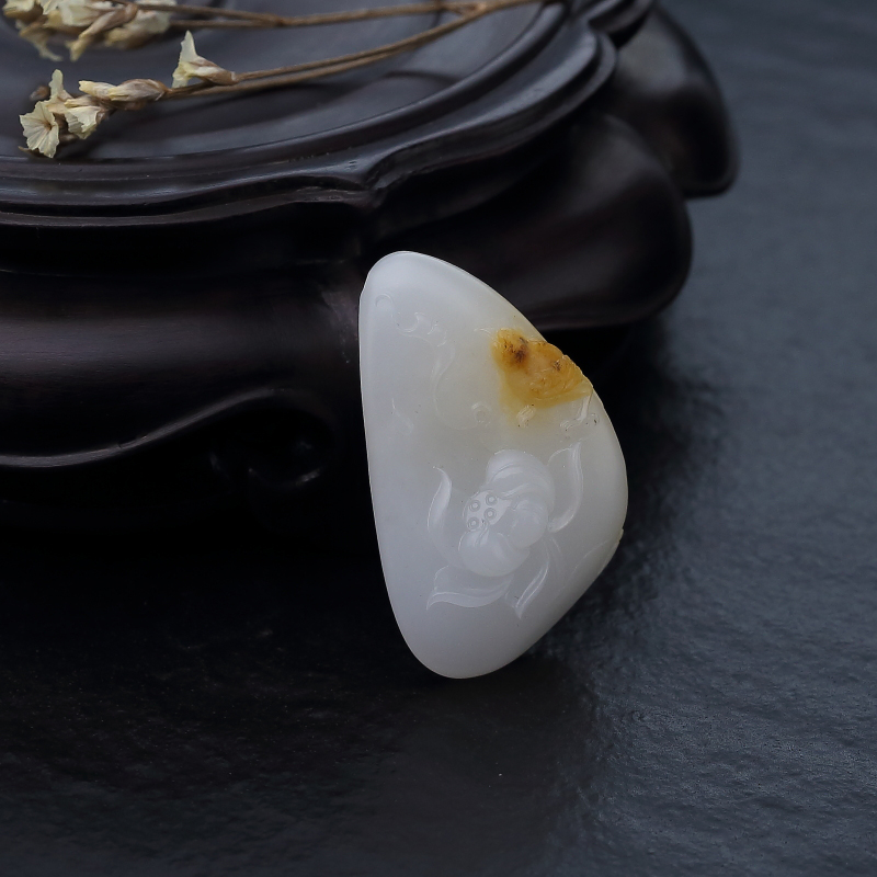 天然俏色和田玉喜事连连吊坠-红掌柜