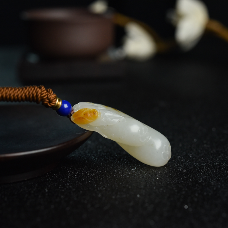 天然籽料俏色和田玉福瓜吊坠-红掌柜