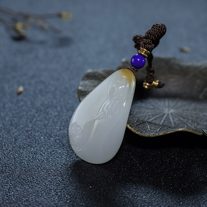 天然籽料俏色和田玉观音吊坠-红掌柜