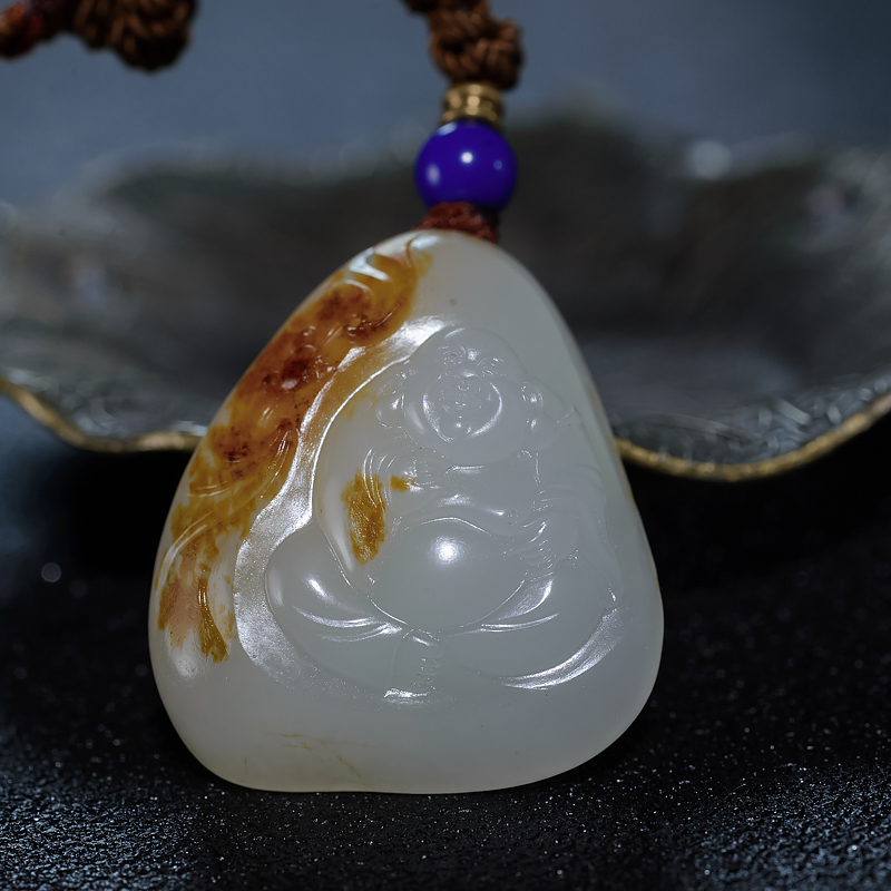 新疆天然籽料俏色和田玉吊坠-红掌柜