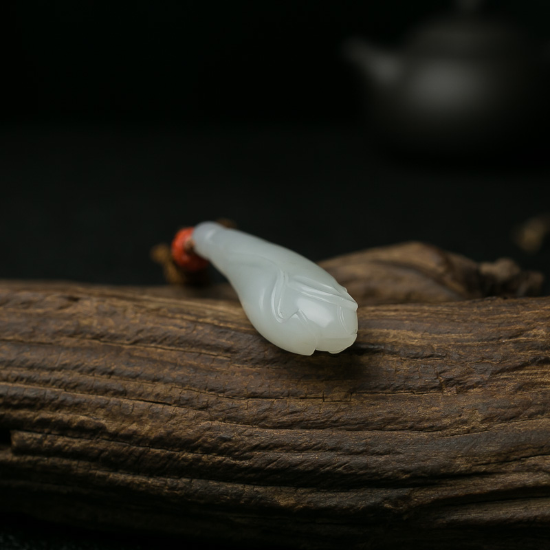 天然和田玉玉兰花吊坠-红掌柜