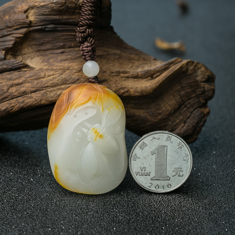 新疆天然和田玉一鸣惊人吊坠-红掌柜