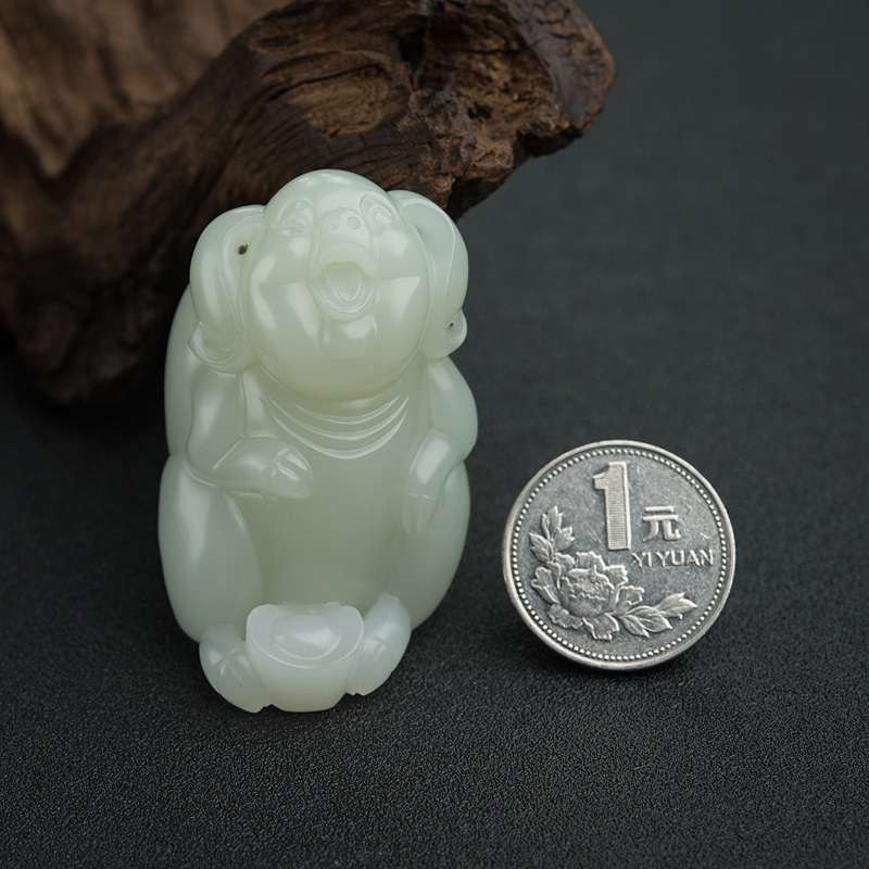 俄料山料青白玉招财猪吊坠-红掌柜