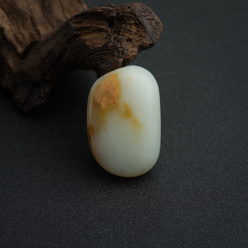 俏色和田玉貔貅吊坠-红掌柜