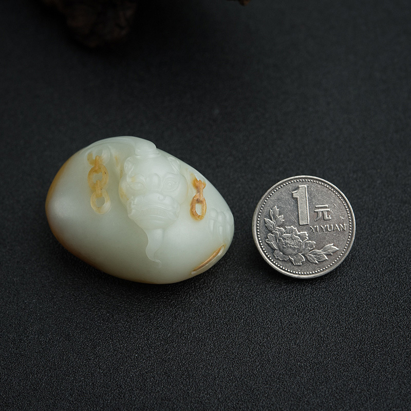 天然俄料山料俏色和田玉貔貅吊坠-红掌柜