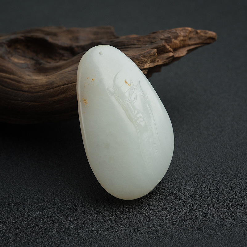 天然俄料白玉山料关公吊坠-红掌柜