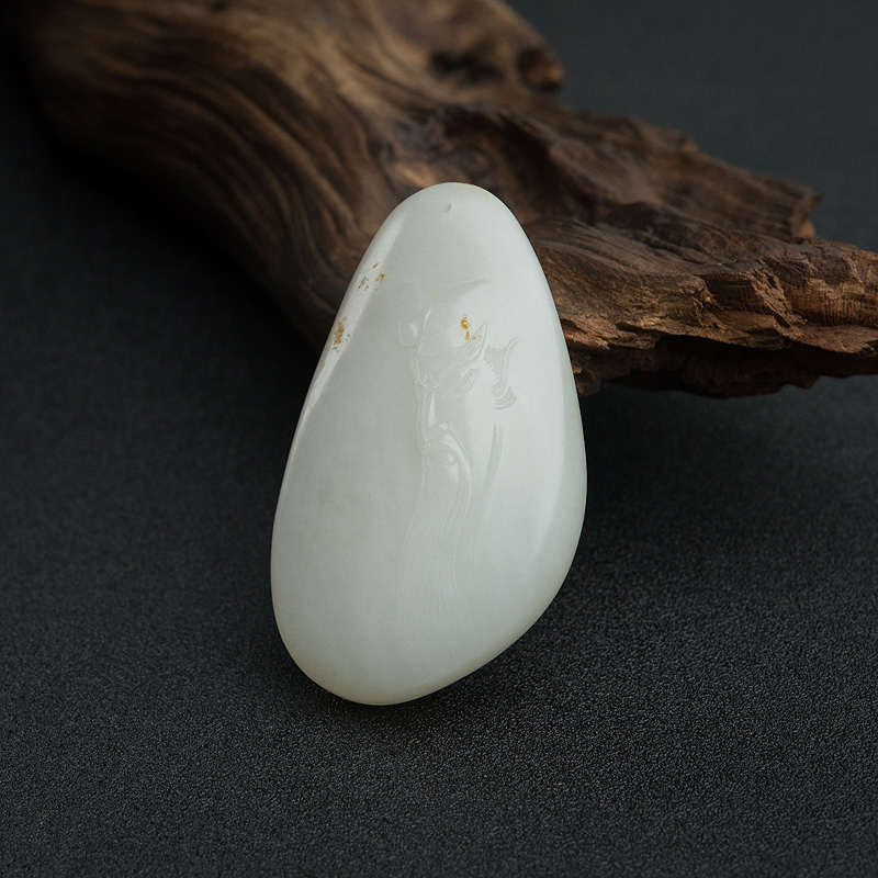 天然俄料白玉山料关公吊坠-红掌柜