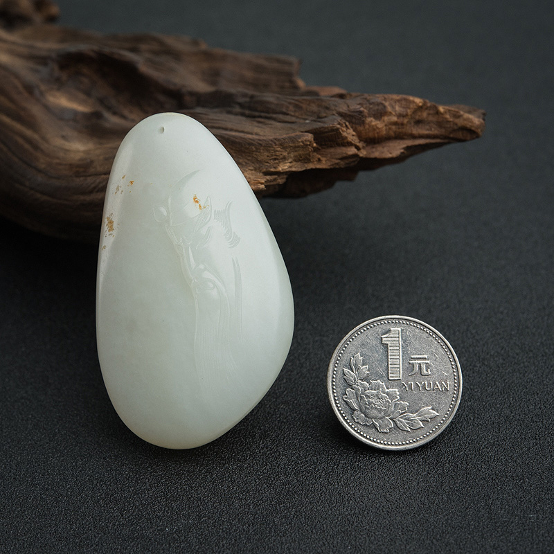 天然俄料白玉山料关公吊坠-红掌柜