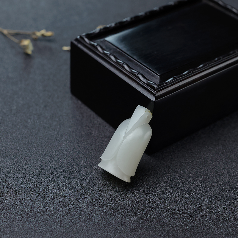 和田白玉夫子吊坠-红掌柜