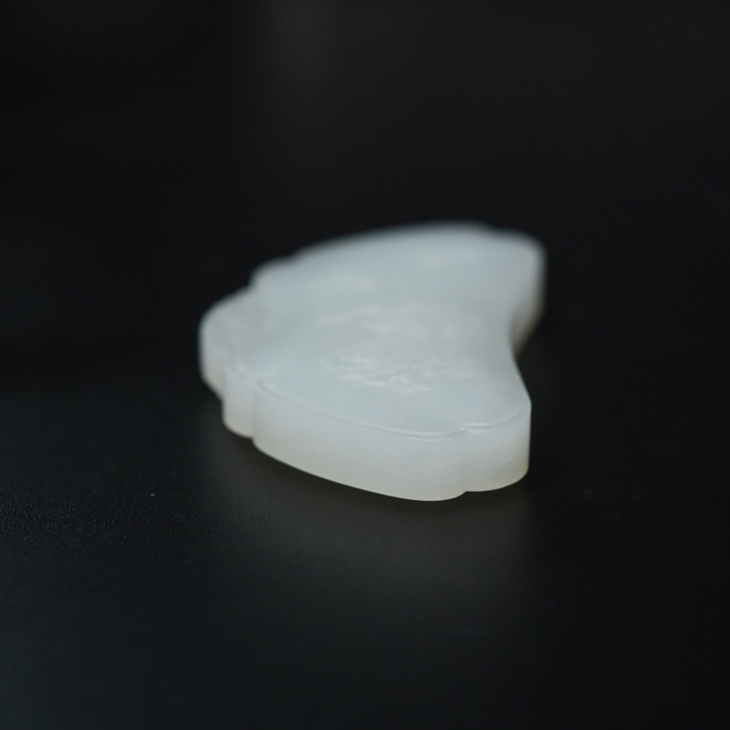 俄罗斯山料和田白玉蝶恋花吊坠-红掌柜