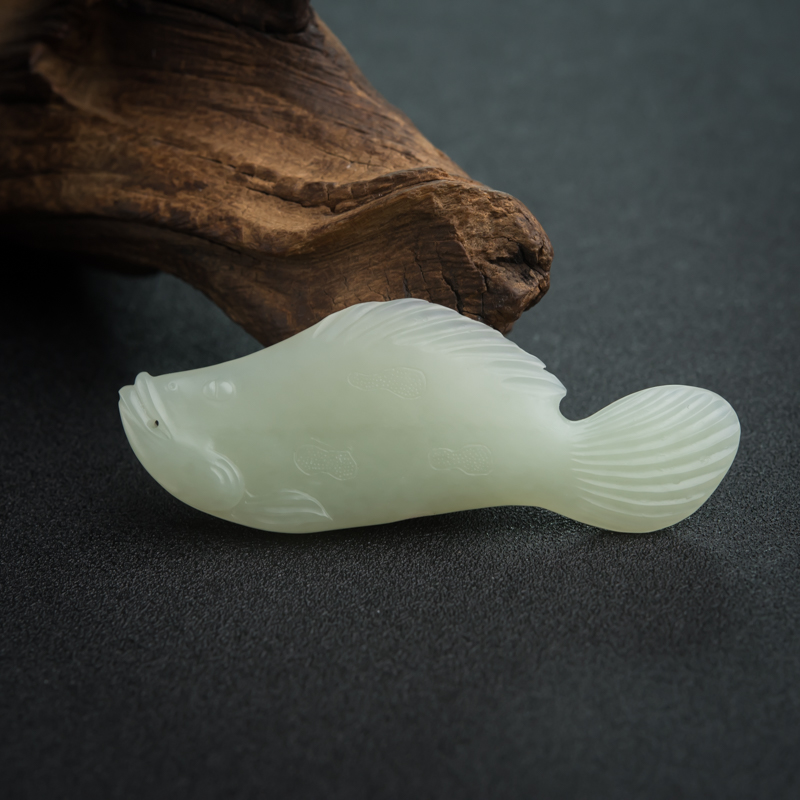 山料和田青白玉鱼吊坠-红掌柜