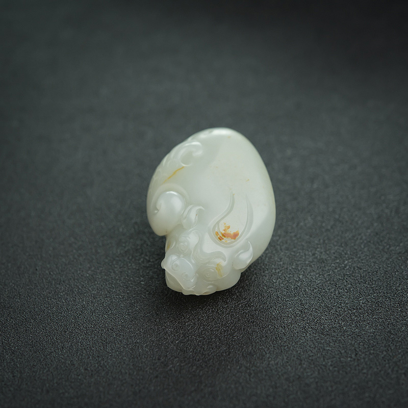 和田白玉嘲风吊坠-红掌柜