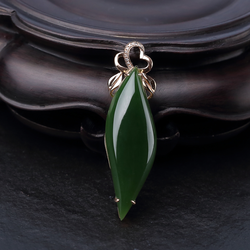 18K金镶钻天然山料和田碧玉随形吊坠-红掌柜
