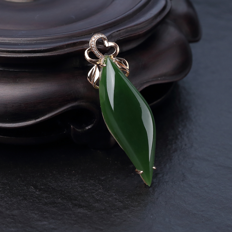 18K金镶钻山料和田碧玉随形吊坠-红掌柜