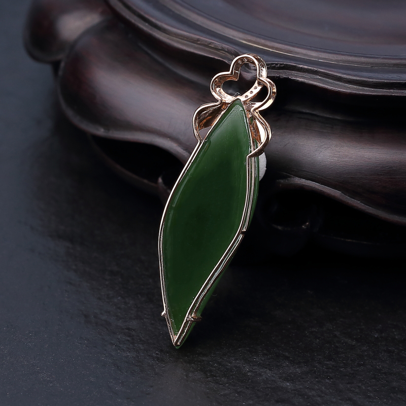 18K金镶钻天然和田碧玉随形吊坠-红掌柜