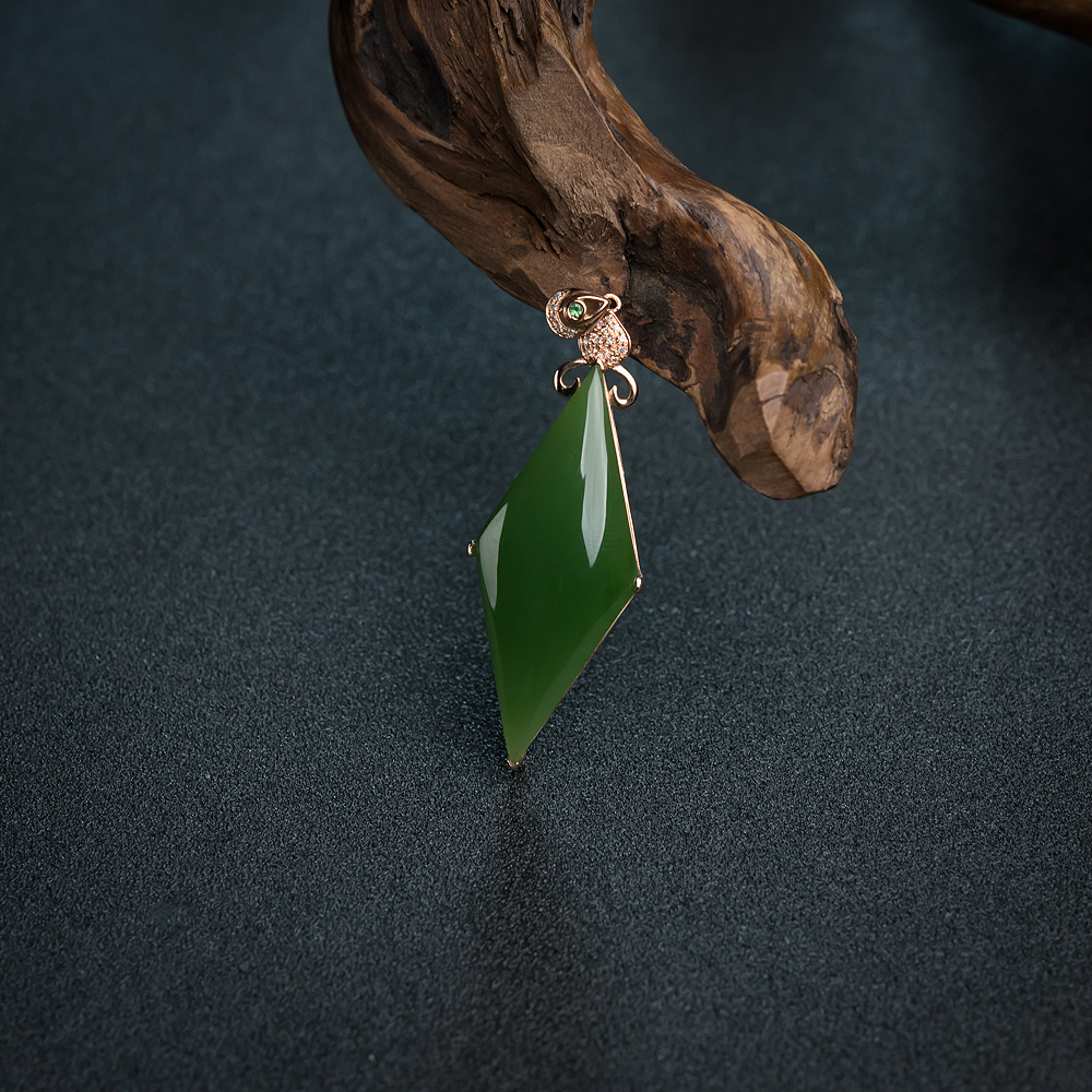 和田碧玉随形吊坠-红掌柜