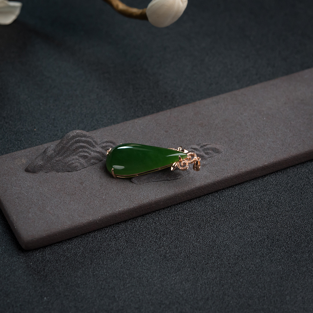 和田玉水滴吊坠-红掌柜