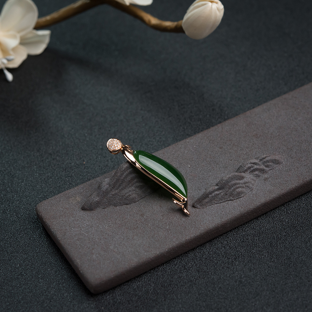 和田碧玉随形吊坠-红掌柜