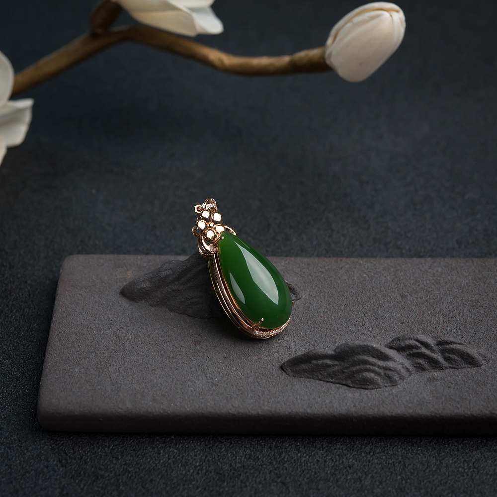 山料和田玉水滴吊坠-红掌柜