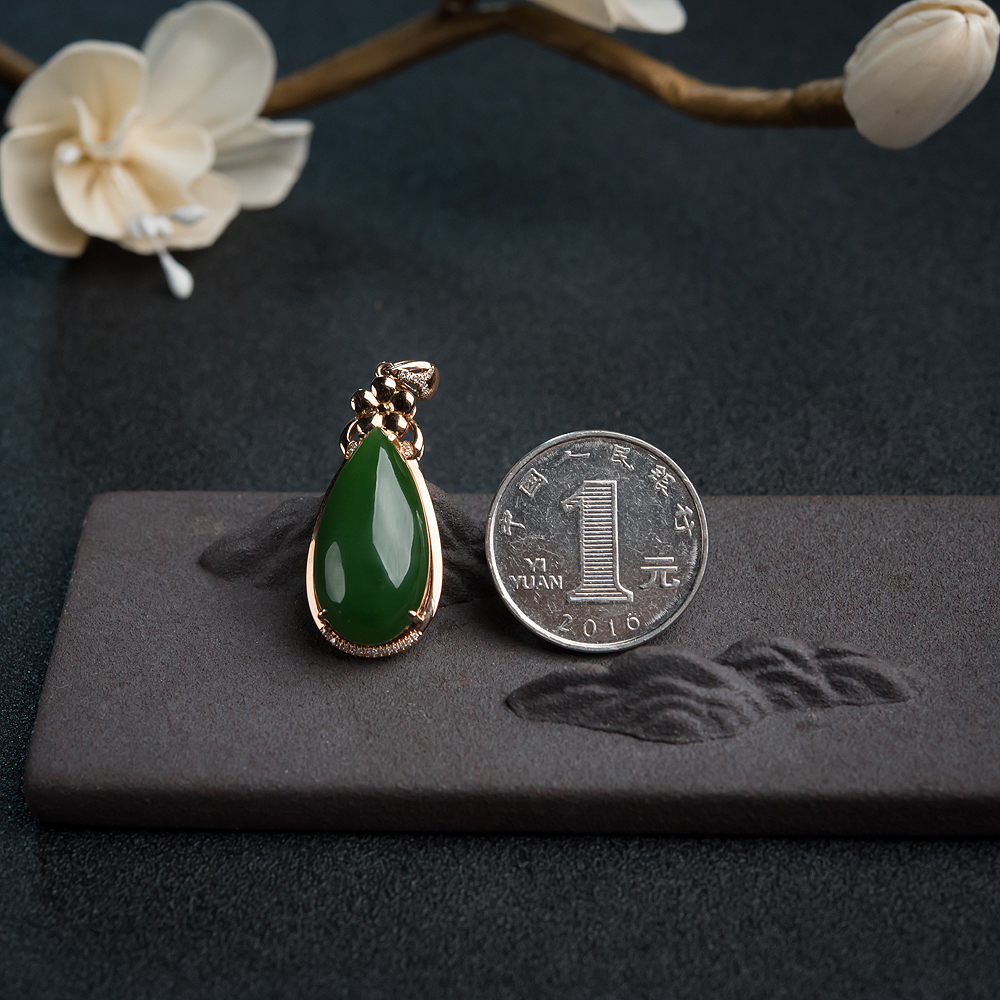 天然和田玉水滴吊坠-红掌柜