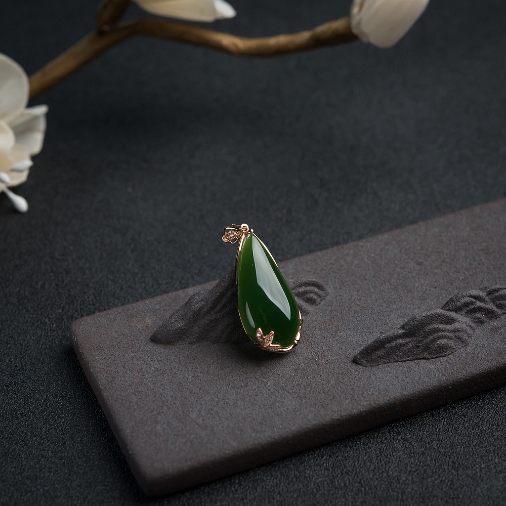 金镶钻山料和田碧玉水滴吊坠-红掌柜