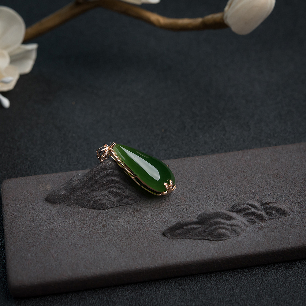 山料和田玉水滴吊坠-红掌柜