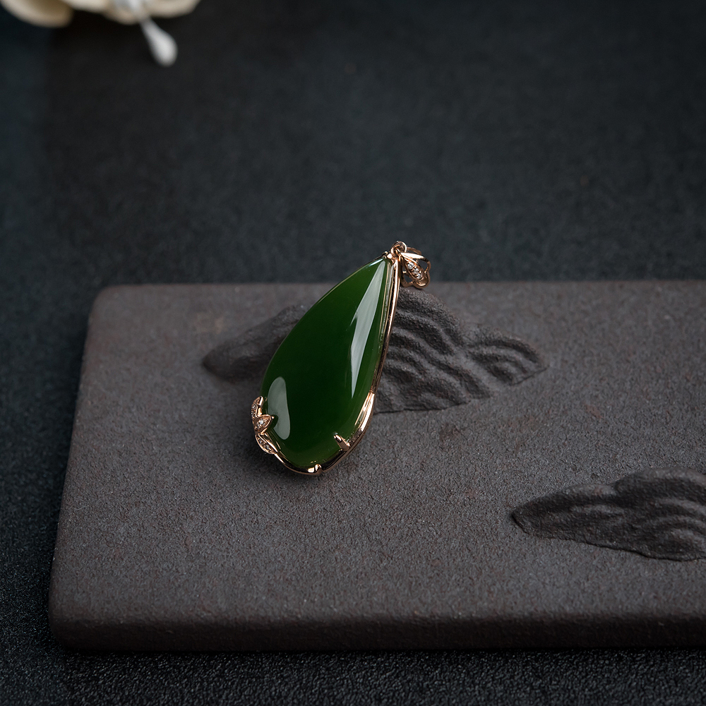 和田玉水滴吊坠-红掌柜