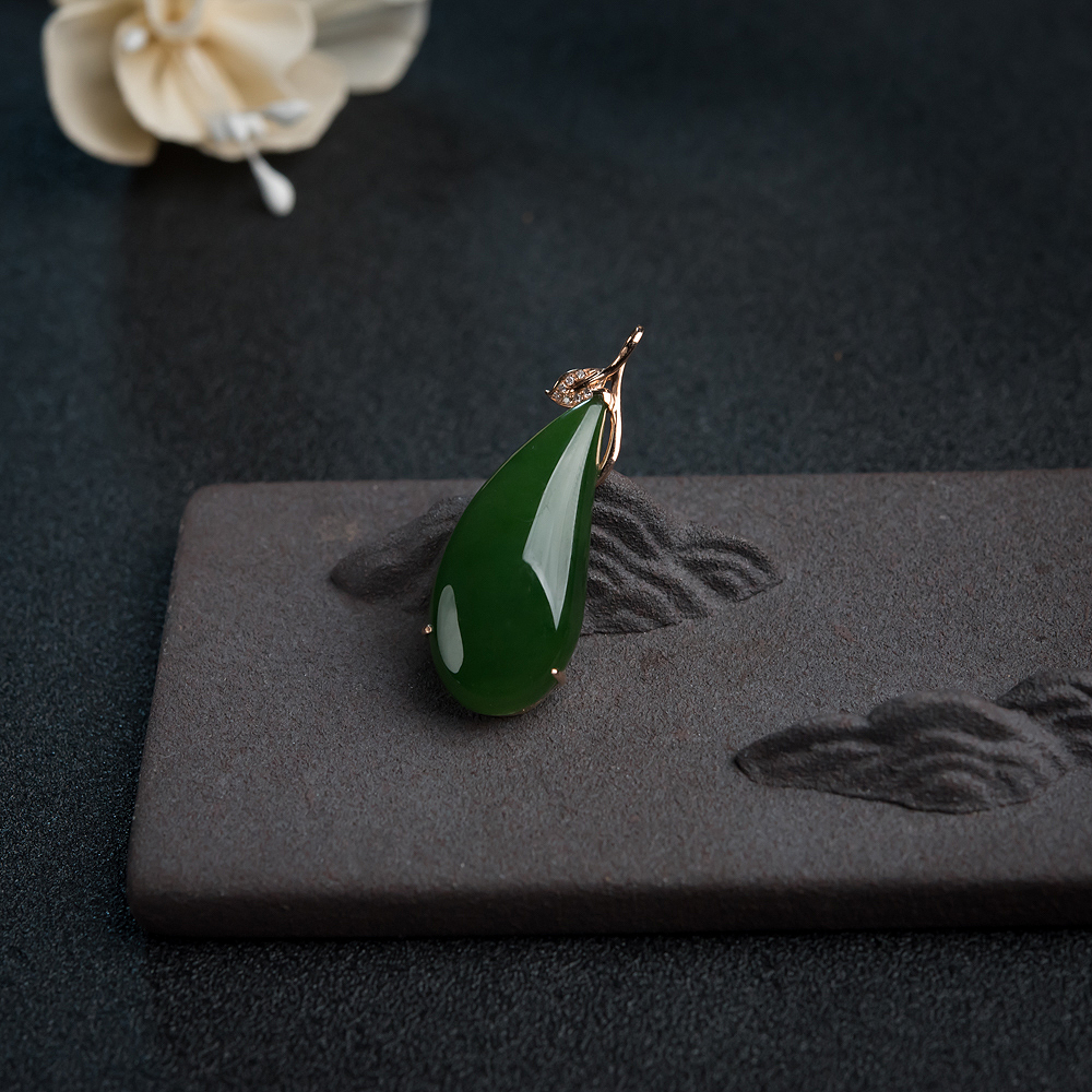 山料和田玉水滴吊坠-红掌柜