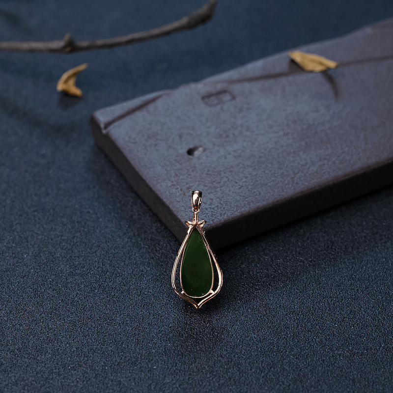 18K金镶钻和田碧玉水滴吊坠-红掌柜