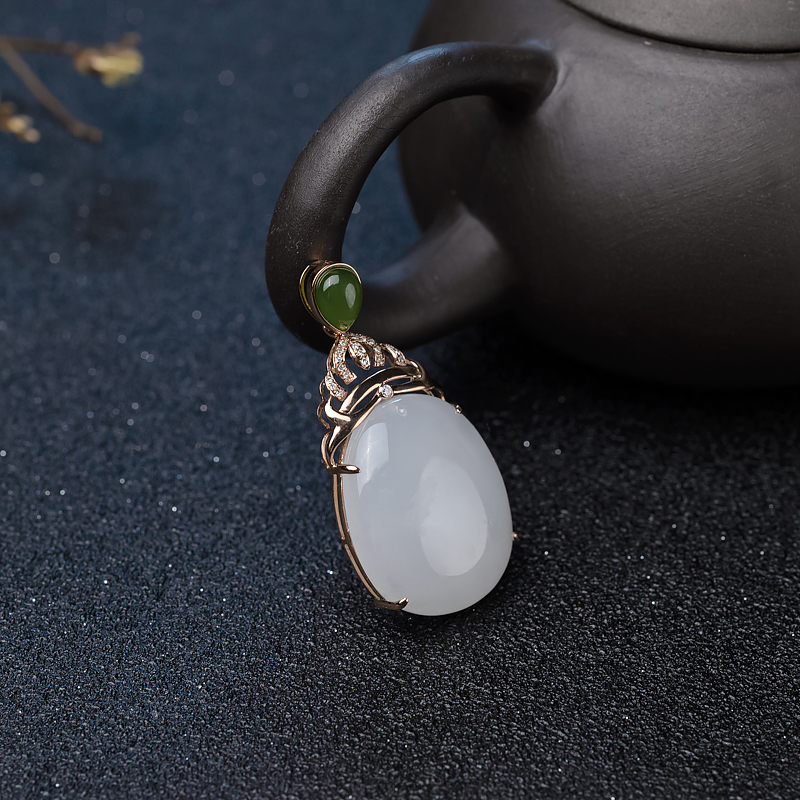 18K金镶钻山料和田白玉随形吊坠-红掌柜