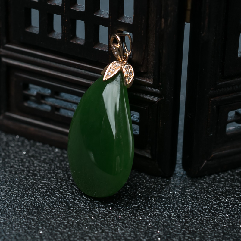 金镶钻山料和田碧玉随形吊坠-红掌柜