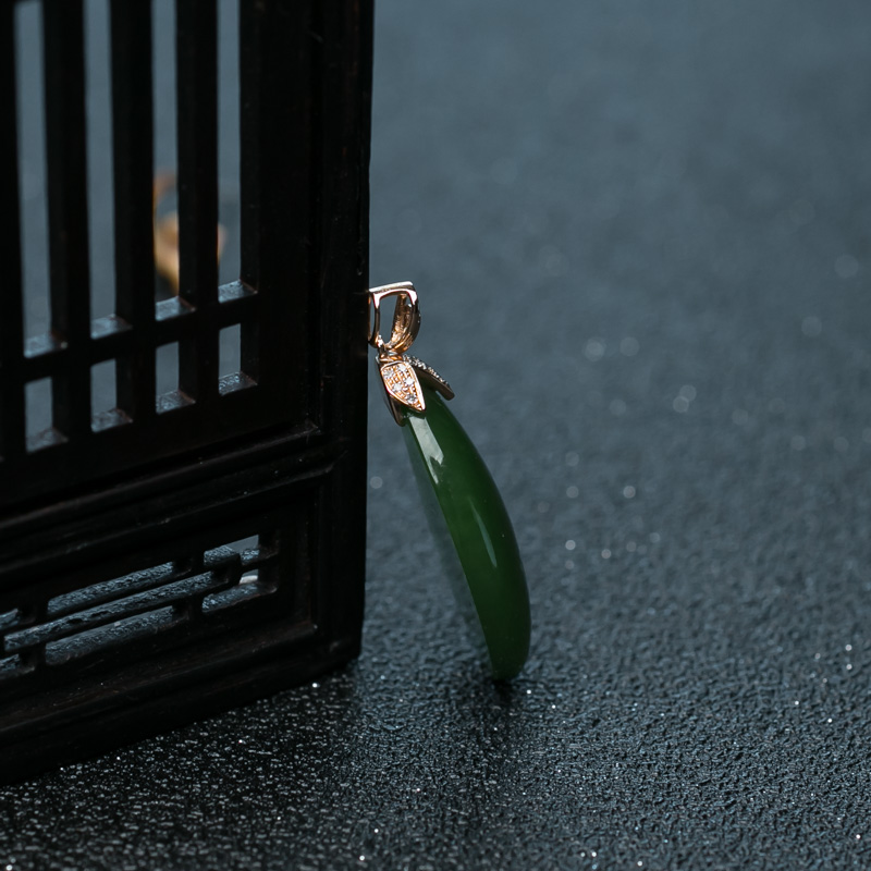 18K山料和田碧玉随形吊坠-红掌柜