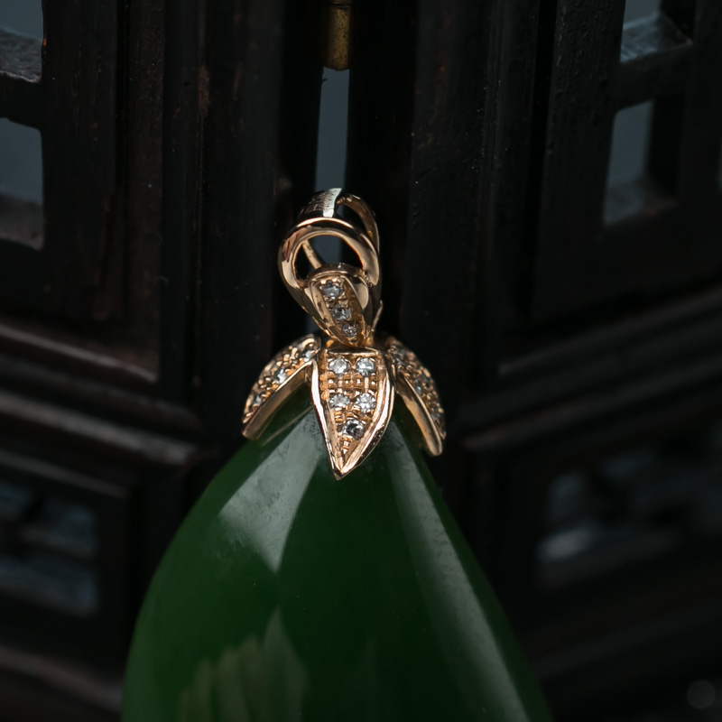 和田碧玉随形吊坠-红掌柜