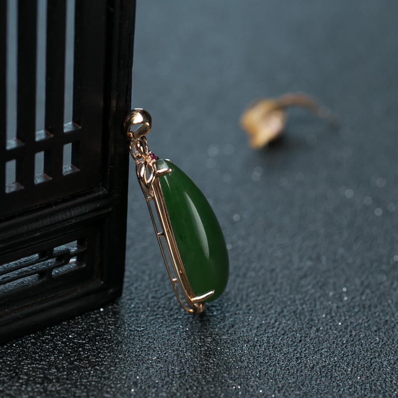 18K山料和田碧玉水滴吊坠-红掌柜