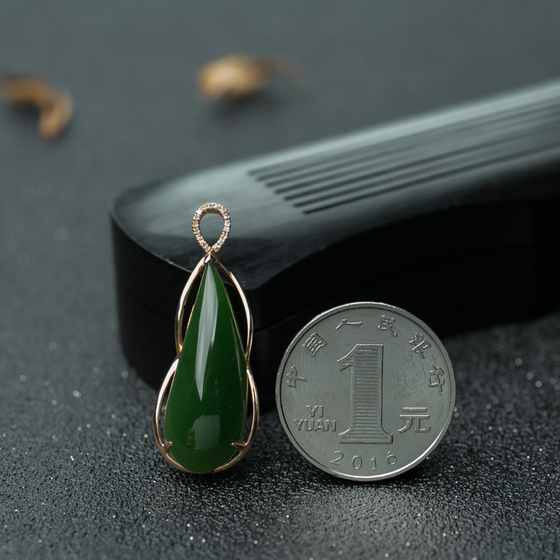 和田玉水滴吊坠-红掌柜