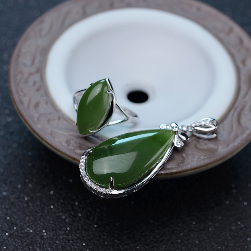 山料和田碧玉戒指-红掌柜