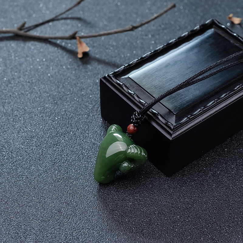 和田碧玉羊头吊坠-红掌柜