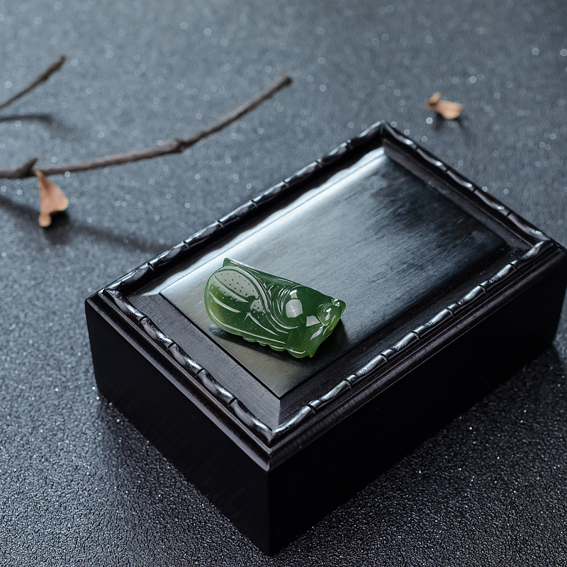 和田碧玉一鸣惊人吊坠-红掌柜