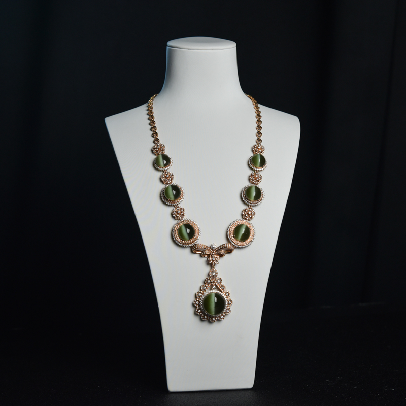 18K金镶钻山料猫眼和田碧玉项链-红掌柜