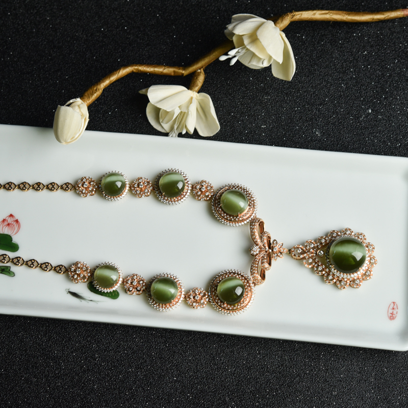 18K金镶钻猫眼和田碧玉项链-红掌柜