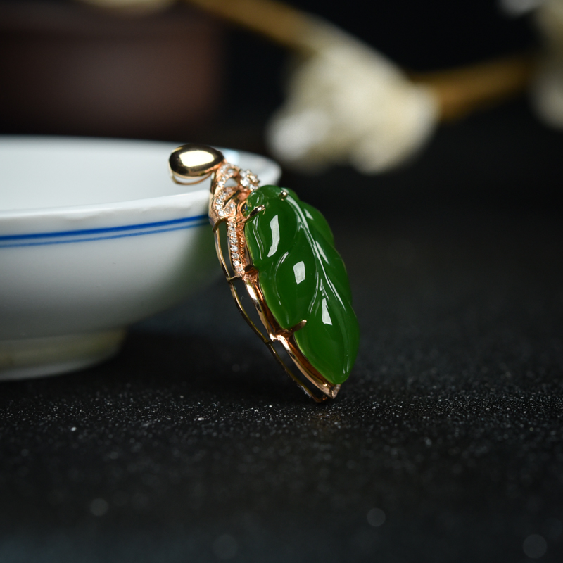 金镶钻山料和田碧玉叶子吊坠-红掌柜