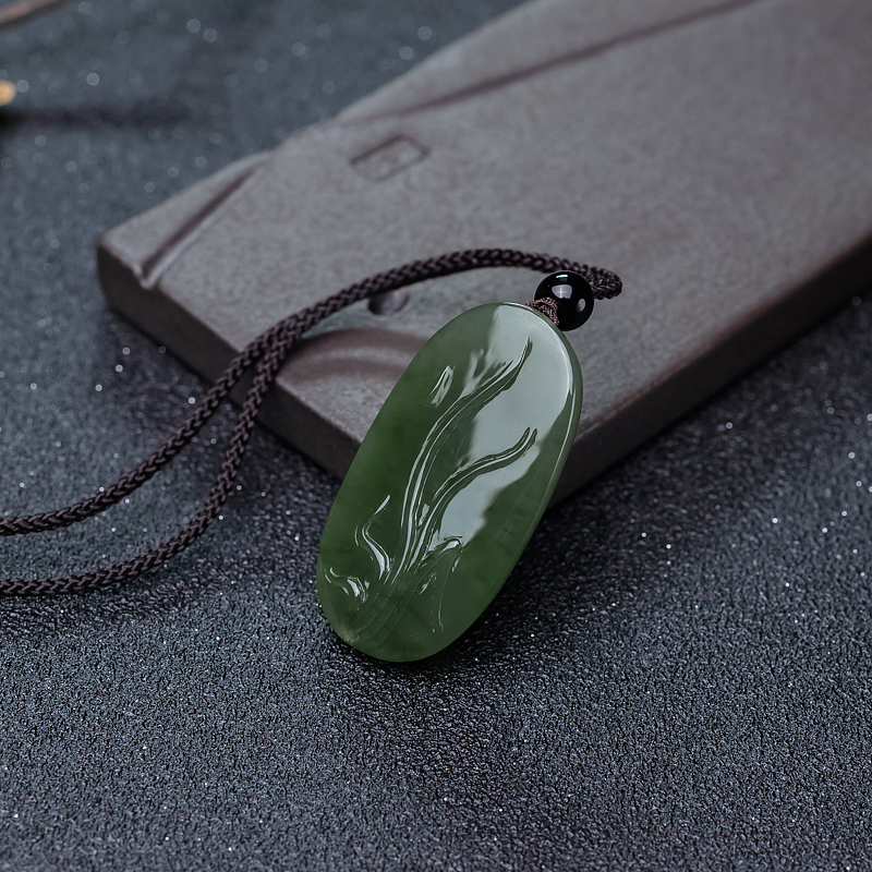俄料天然和田碧玉兰花吊坠-红掌柜