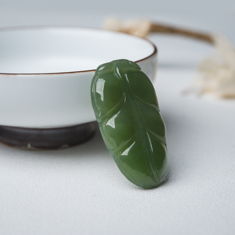 和田玉叶子吊坠-红掌柜